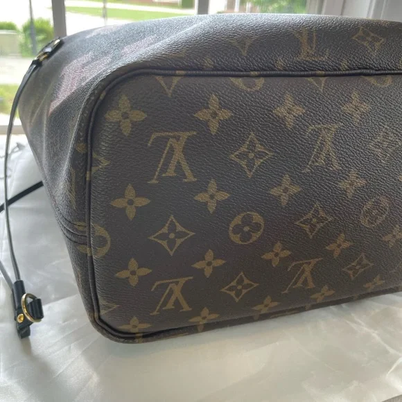 Louis Vuitton Monogram Neverfull - Size MM - Picture 7 of 9